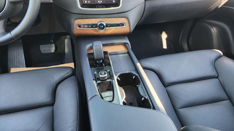 富豪 XC90 B5 Plus 七人座丨2023年出廠︱大瑋汽車 專營VOLVO車系  ✈ 2025.12發文有實車