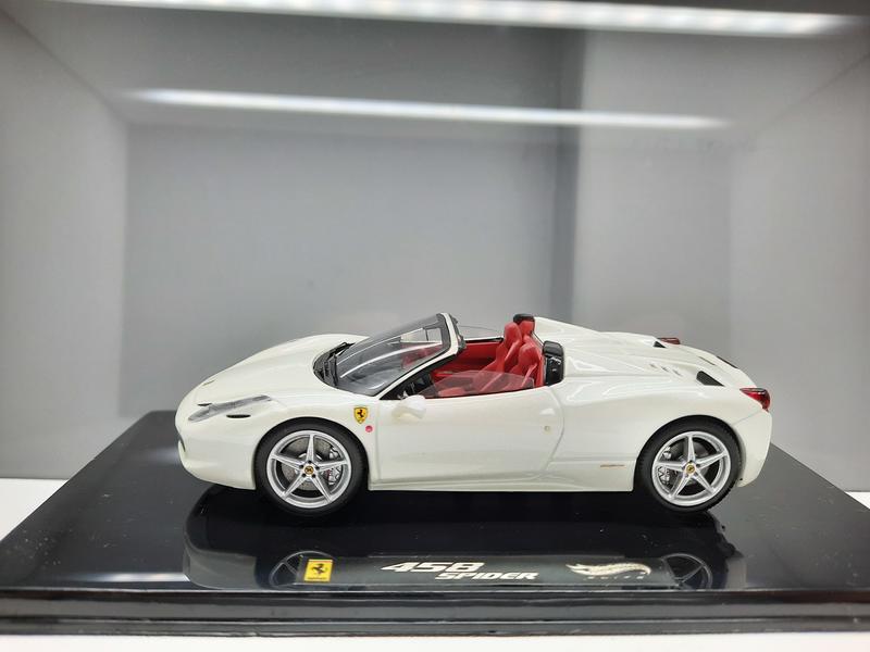 <免運費>1:43 Ferrari 458 SPIDER (白色/紅內裝)