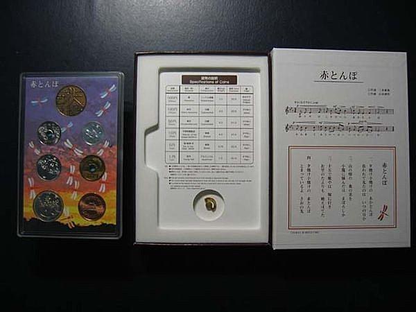 全新 日本２００８年 日本童謠 ☆赤とんぼ☆ (紅蜻蜓) 發條式 音樂盒 + 樂譜 硬幣紀念冊