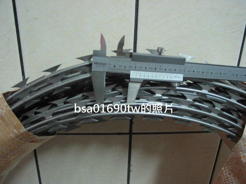 304不銹鋼刀刺網 （蛇腹型刮刀刺網、刺線、鐵絲網、鐵網、鍍鋅鐵網、圍籬用、防盜用）