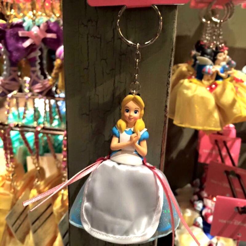 《Amigo 朋友禮品》日本東京迪士尼樂園 愛麗絲夢遊仙境 Alice 玩偶 公主 娃娃 掛飾 吊飾 鑰匙圈 鎖匙圈