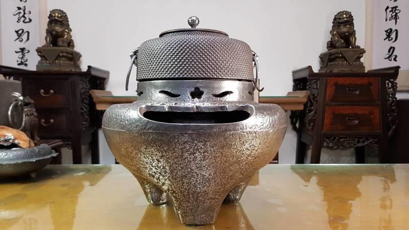 『砂鐵壺達人』日本茶道具 三嚴堂落款 老砂鐵風爐茶釜 