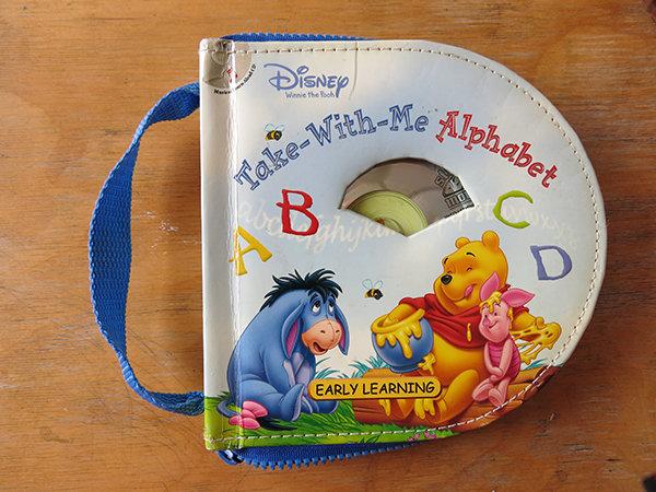 迪士尼Take-With-Me Alphabet (書+CD)  小提包有拉鍊保護  售230不含郵