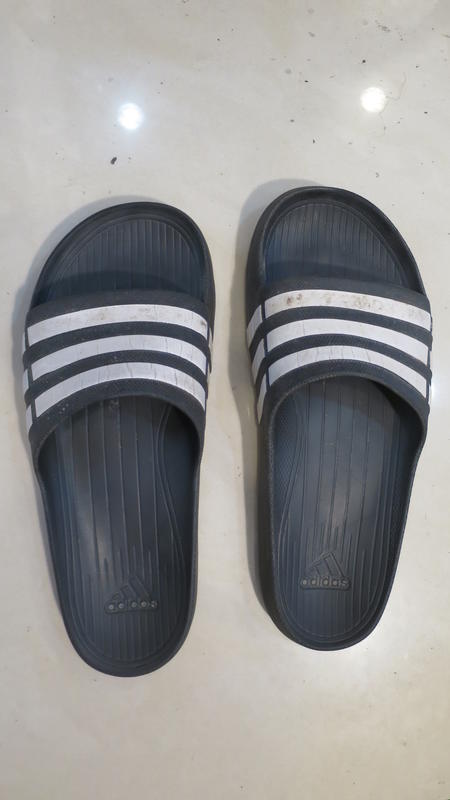 自售~8成新~愛迪達 ADIDAS Duramo Slide 拖鞋 黑/白 型號: G15890