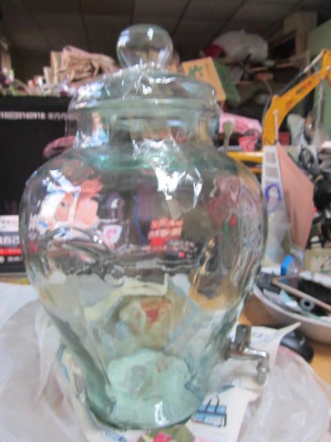眷村-氣泡玻璃-地球瓶-玻璃蓋-稀有-早期西班牙氣泡瓶-有水龍頭-形式漂亮獨特