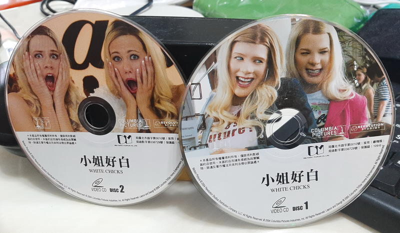 ╭★㊣ 絕版典藏  正版裸片 VCD【小姐好白 WHITE CHICKS】西恩韋恩 主演 特價 $49 ㊣★╮