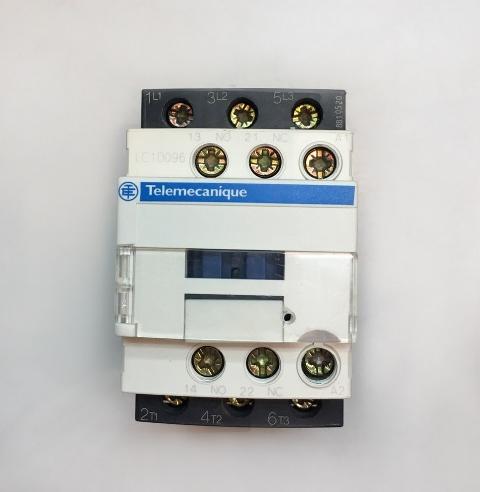【大鋐科技】Schneider 施德耐  A015850 電磁接觸器 (更多新品中古品買賣.維修服務)