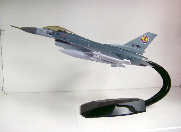 {我愛空軍}模型飛機  F16戰鬥機  塑鋼1:48模型  F-16  飛機模型
