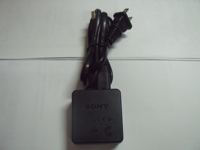 SONY  電源適配器 充電器 轉換器 (含USB充電線、電源線)