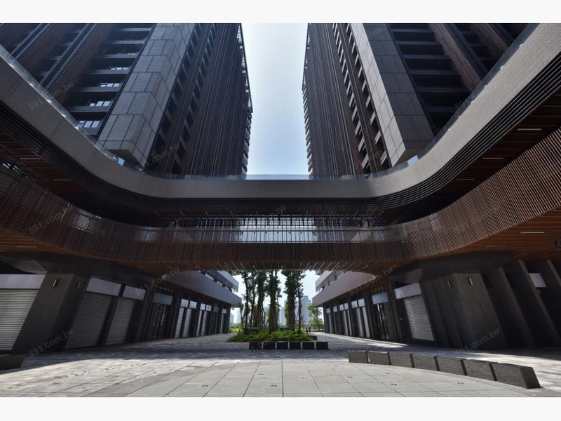 自售~宏盛建設 海洋都心2期 F棟面中庭11樓【2房2聽1衛+B2平面大車位】