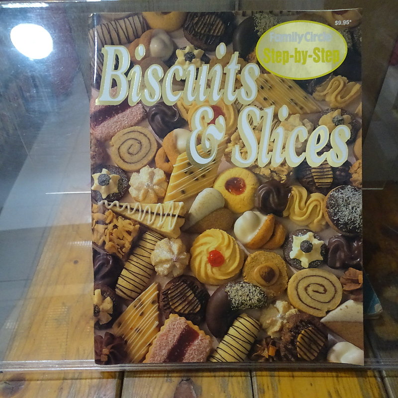 [花椰菜書房] Biscuits & Slices  STEP BY STEP 原文餅乾點心食譜  / Family Circle 0864113595 