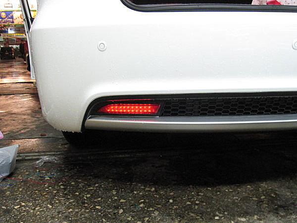 (柚子車舖) 三菱 GRUNDER 版車型專用後保險桿LED燈-可到府安裝 (3線路2段式亮法)