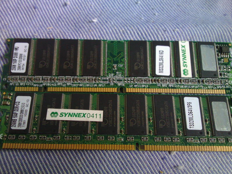 創見 256MB DDR400  (桌機用)