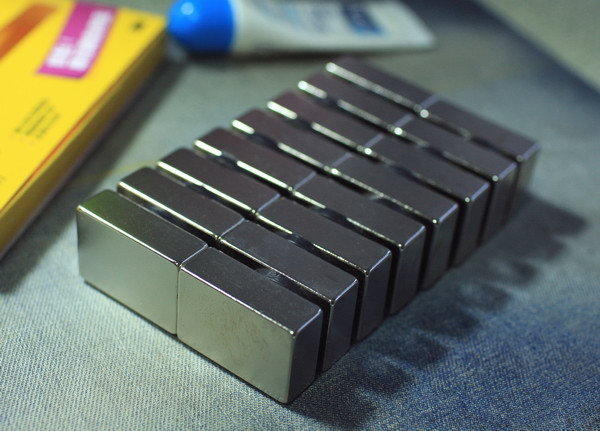 ■萬磁王■釹鐵硼強力磁鐵-30mmx20mmx10mm-可緊緊吸住50張A4紙