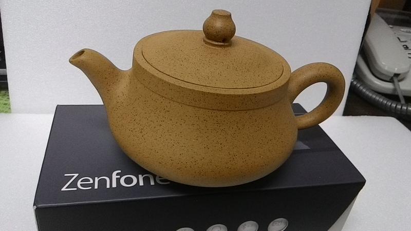 宜興茶壺~芝麻段泥曲壺