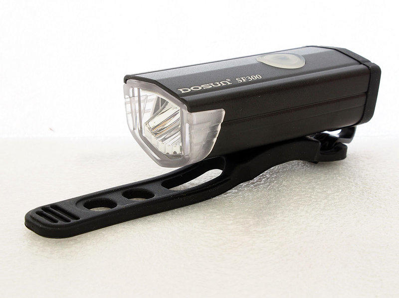 林口艾祁單車─DOSUN SPEED充電式高亮度自行車前燈，SF300 USB充電，黑色 ，超輕量，不跳車