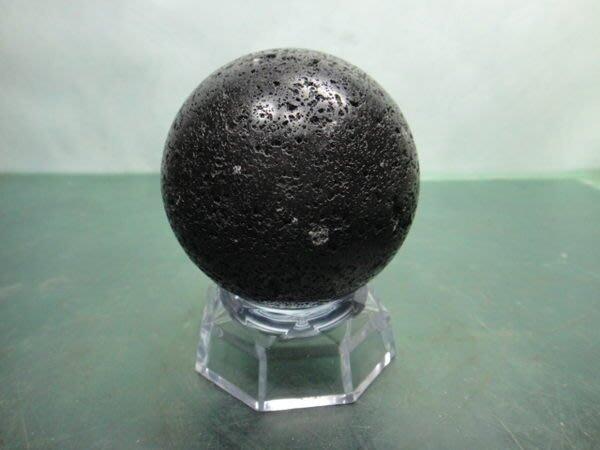 稀有特殊品 黑金剛能量石 黑隕石 風水球擺件 ~~ 神奇能量礦石 黑隕石 天上掉下的珍貴禮物 ~~T