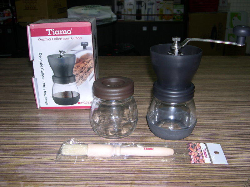  附發票~ TIAMO 陶瓷磨豆機(可以調粗細)+木柄毛刷+密封罐
