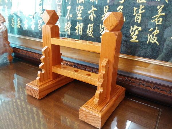 【靜福緣】 精品實木製『三孔令旗座(明) 』面寬19cm 孔徑約1.1cm令旗架法器架兵器座神明法器架 | 露天市集 | 全台最大的網路購物市集