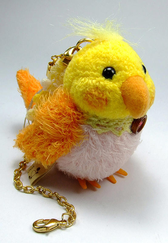 鸚鵡吊飾(黃橘)，時尚又可愛的小鸚鵡，鍍金高質感的金屬扣鍊可當作鑰匙圈與包包或手機吊飾，翅膀和尾部的內側設計為清潔布功能