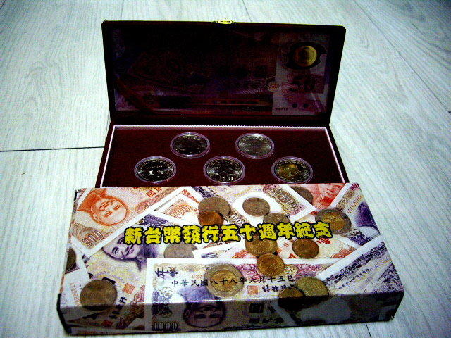 [台中]台幣發行五十週年紀念  五十元塑膠鈔   +拾元紀念幣5個(含保護盒)