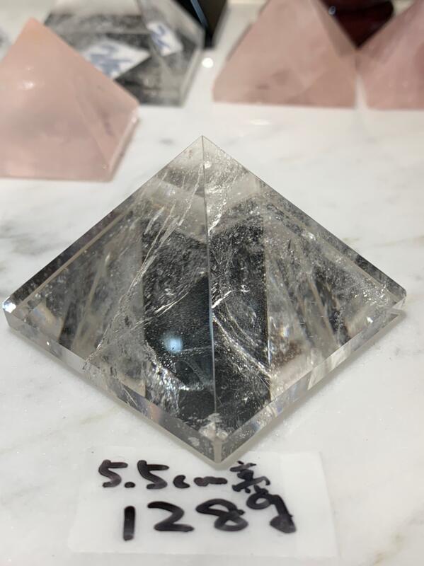 兆鑫生活館-白水晶金字塔(約5.5公分，128g，明亮) 冥想啟動能量開智慧助打坐擺