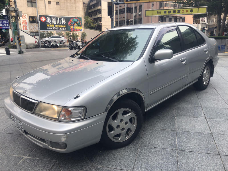 Nissan 日產 Sentra  1.8L 1998年出廠 銀色  原鈑件 已售出！