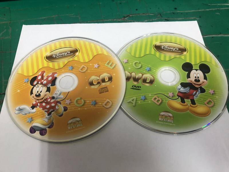 二手裸片CD 專輯寰宇迪士尼美語世界Disney's World Family CD+DVD <Z50