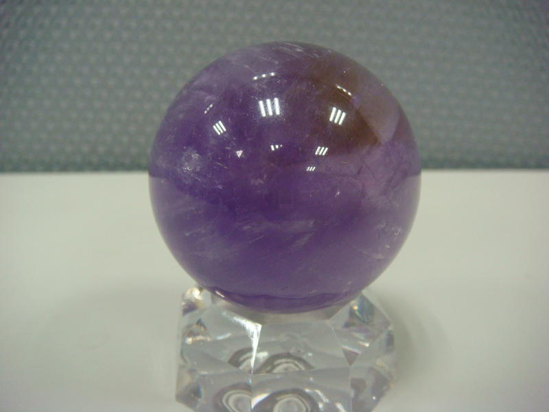 紫水晶球068(重160g,直徑49mm)附壓克力座