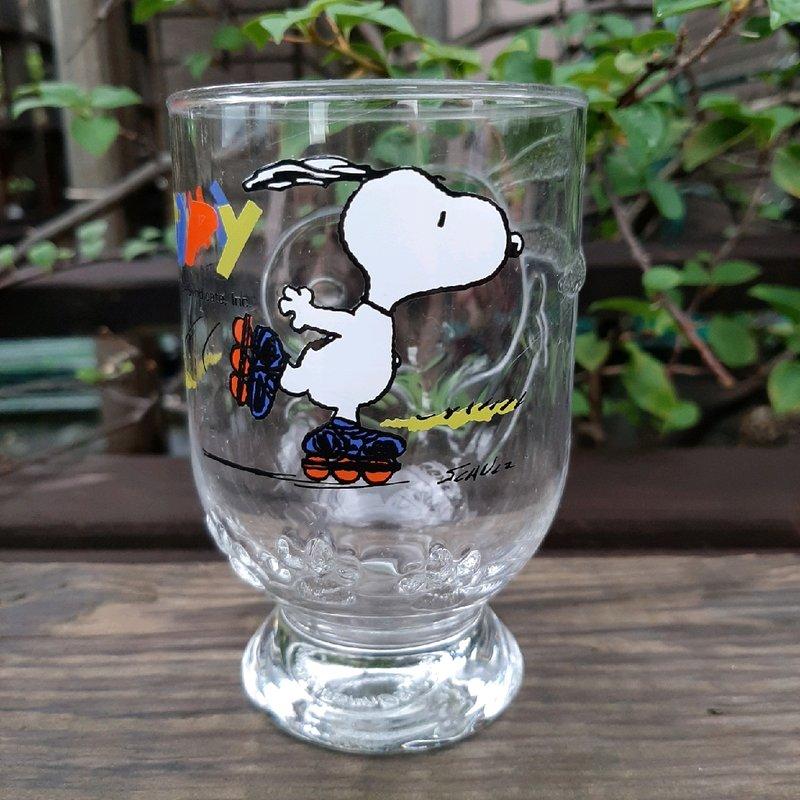 【MarsC】史努比Snoopy史奴比滑輪鞋圖案透明浮雕玻璃杯 
