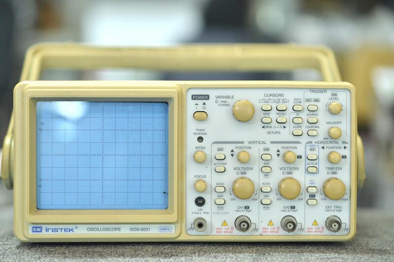 [二十五度]保固三個月，含探棒含運GW/Instek GOS-6031 30MHz 2ch 類比直讀式示波器 | 露天市集 | 全台最大的網路購物市集