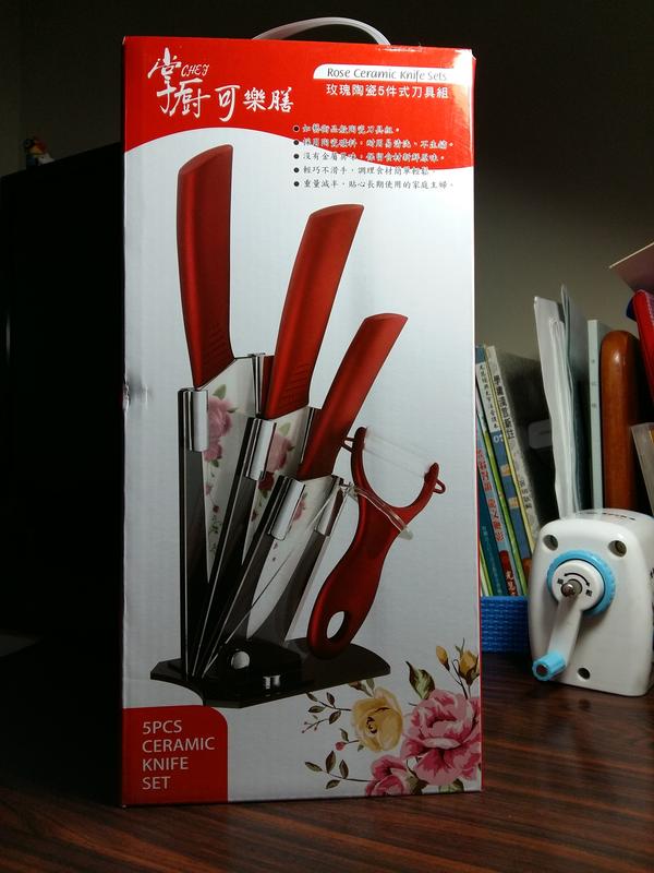 全新．掌廚可樂膳 玫瑰陶瓷5件式刀具組，含主廚刀、水果刀、萬用刀、刨刀、刀座