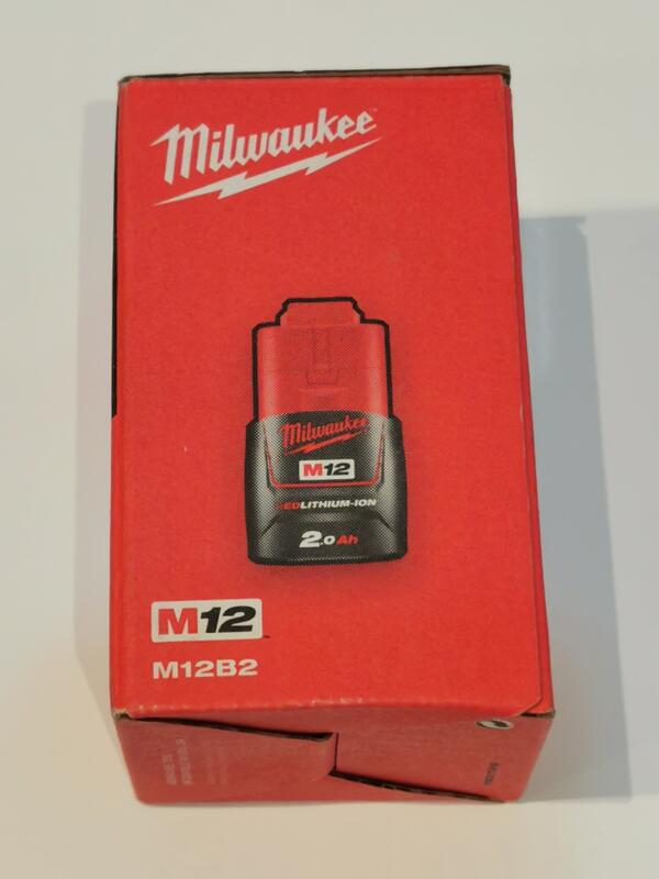 展示用盒裝99成新Milwaukee 美國米沃奇 M12B2電池