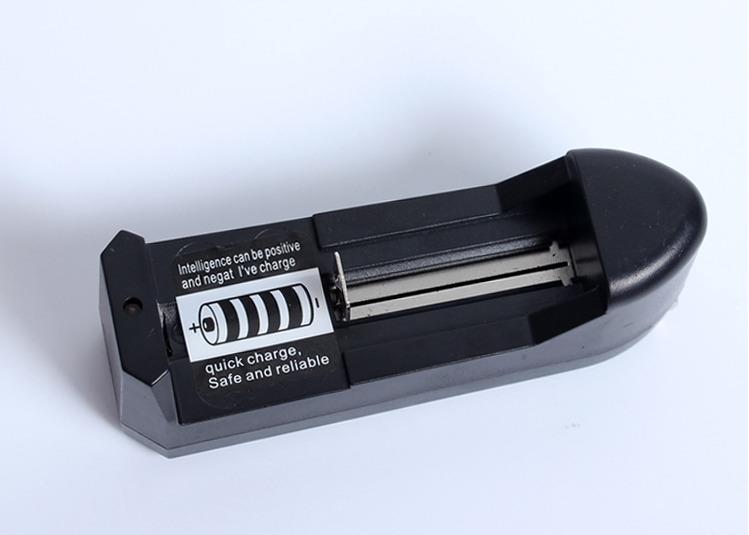 K-103 鋰電池充電器 18650 行動電源 手電筒