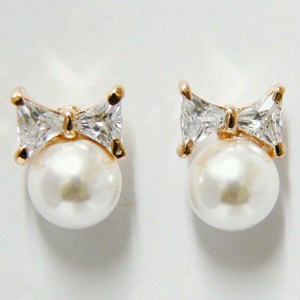 蝴蝶結大玻璃珍珠鑲水晶鋯石耳針，全場買一送一