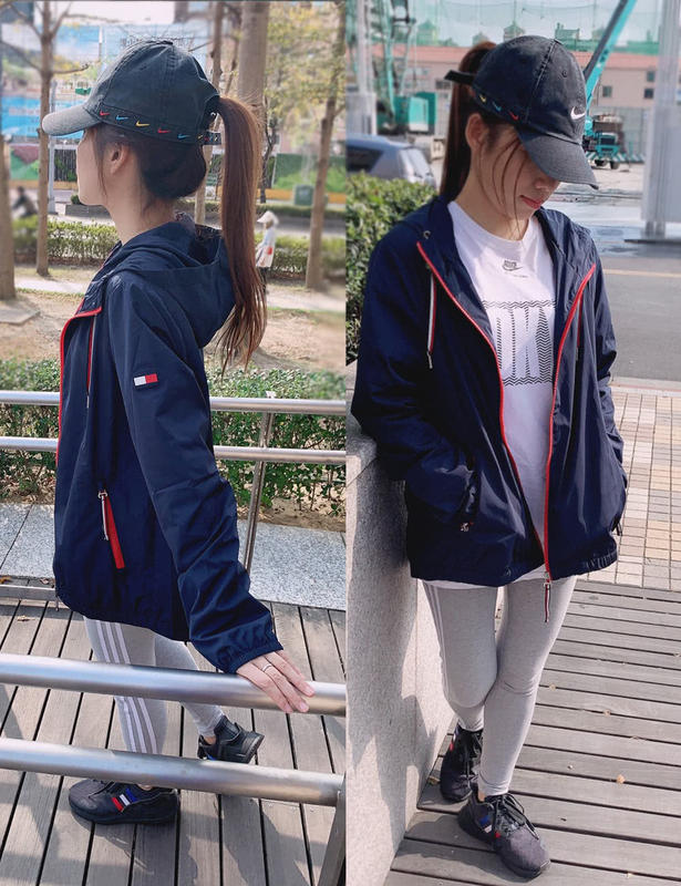 【Tommy Hilfiger】女薄款超輕量連帽修身風衣 衝鋒外套(深藍)~L