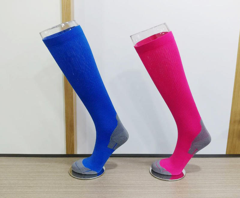 【便宜二手賣】腿模型- 展示腿-模特腳-女腳模型-男腳模型-厚塑膠- 小腿襪 運動襪  襪子模型