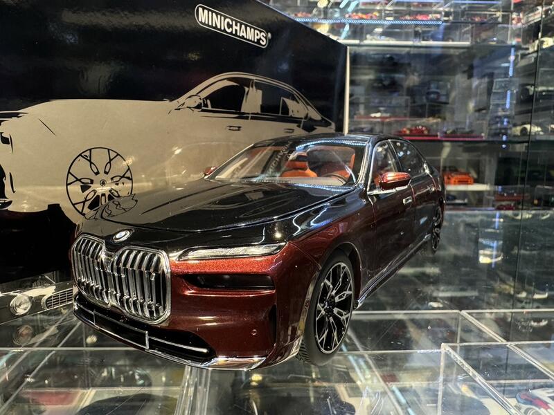 Modèle Réduit BMW Série 7 I7 XDrive60 2023 1:18 Minichamps - Bleu Argenté