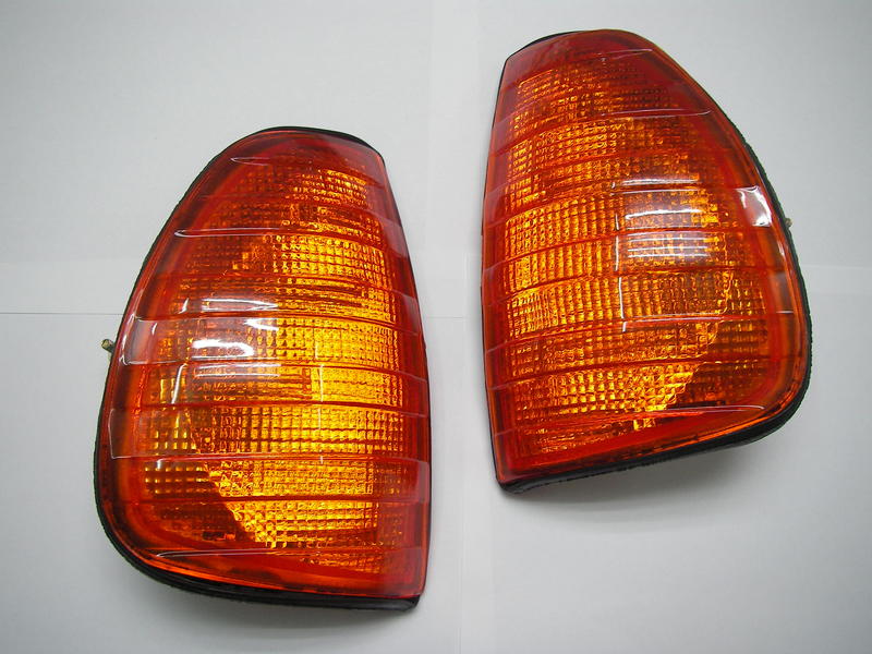 賓士 BENZ W123 全新方向燈(黃)(不含燈座)