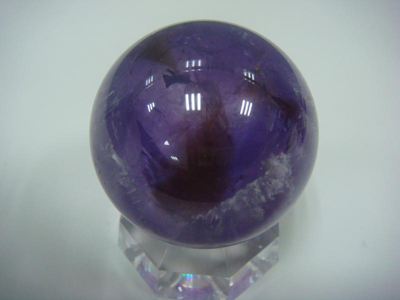 紫水晶球071(重142g,直徑47mm)附壓克力座