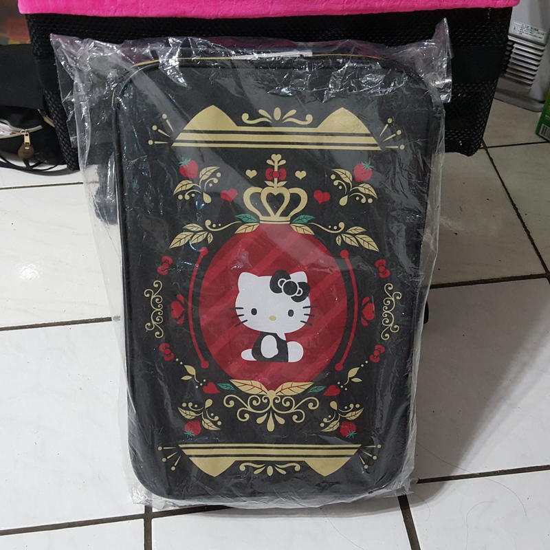 日本限定 Hello Kitty 行李箱
