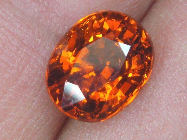 4.10CT天然橢圓形VVS橘色錳鋁石榴石(荷蘭石)附亞瑟寶石證書,號碼:2017040805601