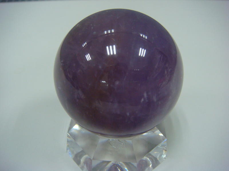 紫水晶球072(重128g,直徑45mm)附壓克力座