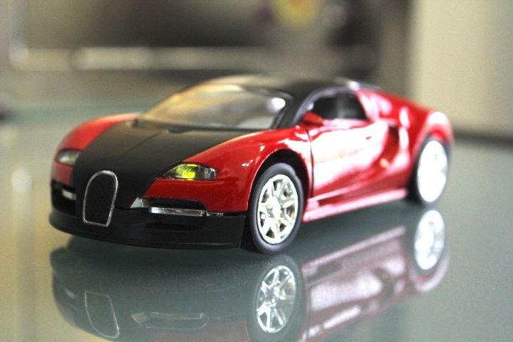 1:32  布加迪威龍   Bugatti Vayron  黑 +紅  聲光車 直購價  直購價