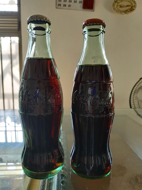 美國可口可樂1988年復刻浮雕6FL-OZ瓶(左邊)