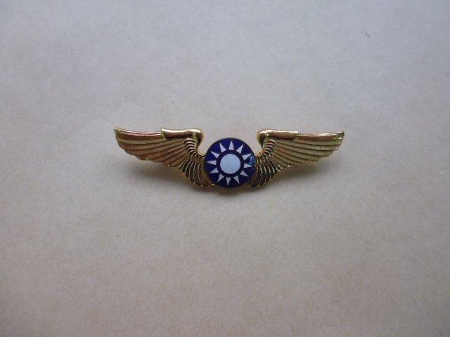 文獻史料館*空軍徽章(鐵製.金色)(k367-9)
