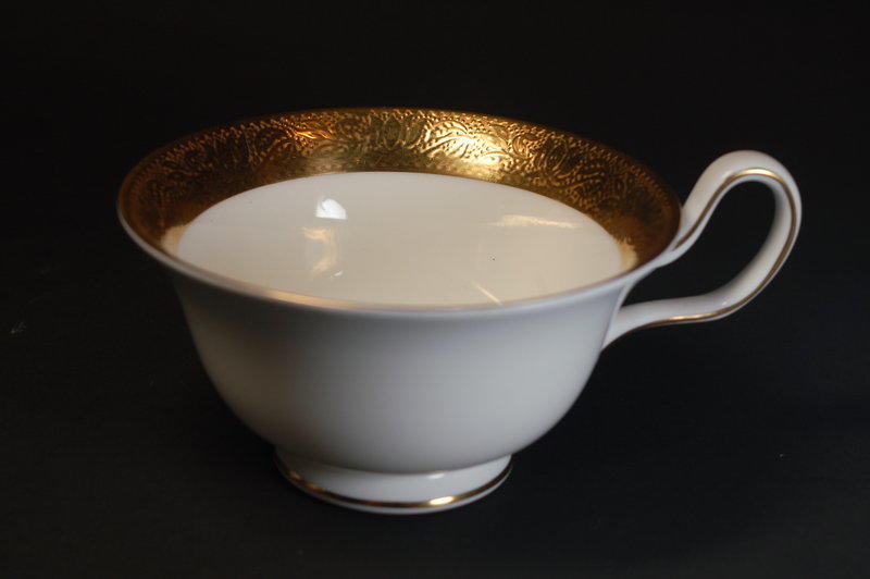 Wedgwood 天價級系列  Ascot gold 花茶杯一個, 平價出售.