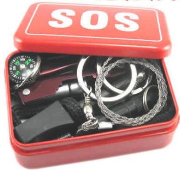 【新奇寶貝屋】SOS多功能求生急救盒 打火棒 口哨 工具卡 線鋸 手電筒 多用途刀鉗工具 指南(北)針 野外求生地震颱風