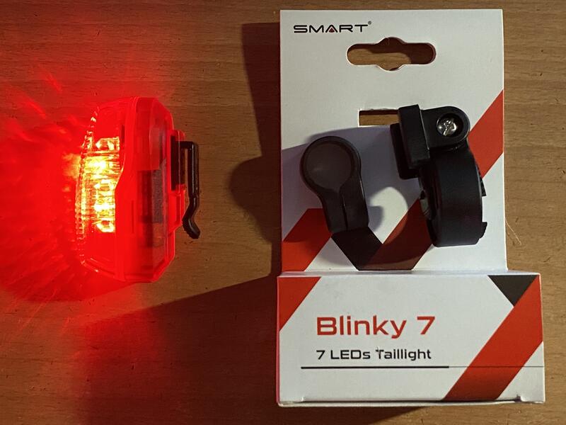 ☆夢想揚揚☆臺灣 SMART 直立型Blinky 7LED尾燈,廣角320度 超省電燈附大小座電池