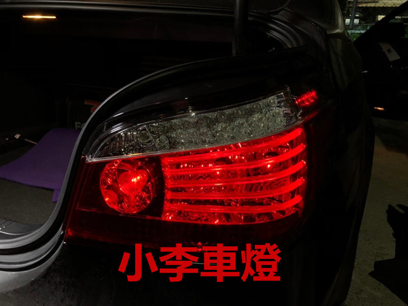 ~小李車燈~全新品 外銷精品件 BMW E60 03 04 05 06 仿07小改款 LED跑馬方向燈光條紅白尾燈